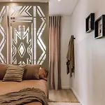 Lioua - 2 Bedrooms And Balcony In Lapa Лісабон