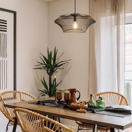 Апартаменти Lioua - 2 Bedrooms And Balcony In Lapa Лісабон
