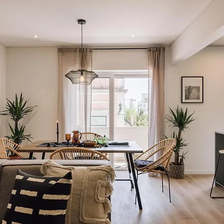 Lioua - 2 Bedrooms And Balcony In Lapa