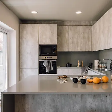 Lioua - 2 Bedrooms And Balcony In Lapa Lisbona